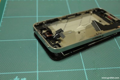 哀れな姿中の iPhone 4